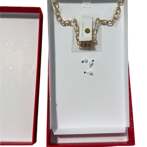 True to Form Gold Tone Star Toggle 18” Necklace, New in Box - Picture 4 of 5